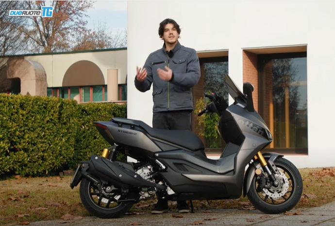 [STORM-R 300 - Dueruote] Scooter di alta gamma di Wottan (il STORM-R 300), pronto a sfidare i best-seller del segmento.