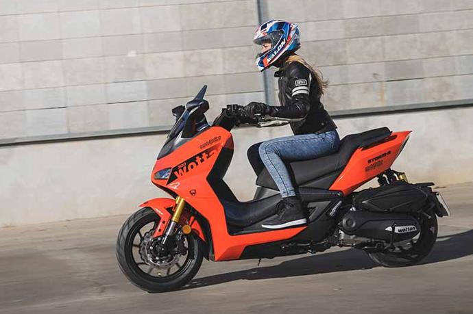 [STORM-R 300cc - MotoTaller] Wottan raises the bar with its new STORM-R 300cc scooter.