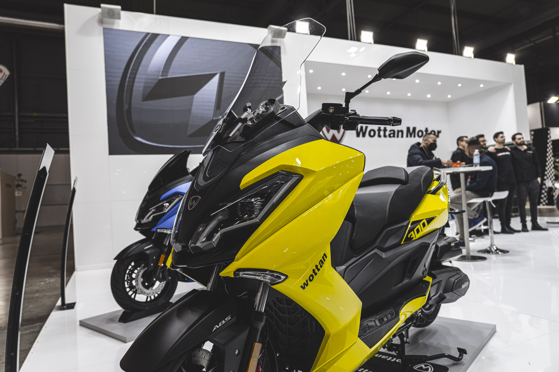 [EICMA 2021 - WOTTAN MOTOR] STORM-S in colore Racing Yellow con cupola alta Fabbri