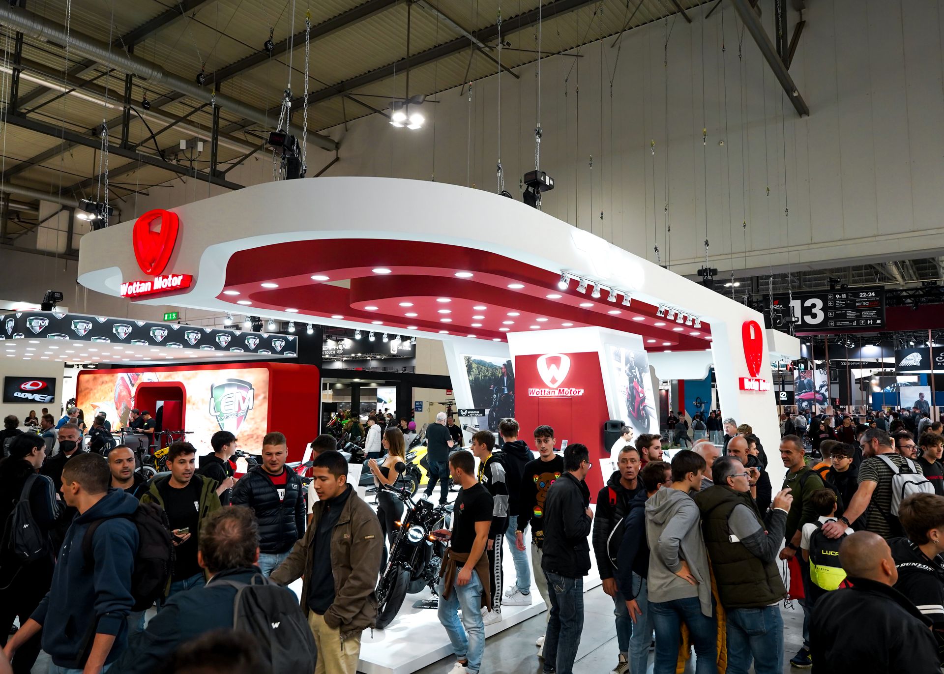 [EICMA 2022 - WOTTAN MOTOR] Crowded Wottan stand