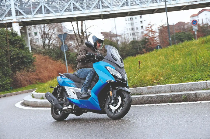 [INSELLA] STORM-S, un scooter deportivo y completo a buen precio