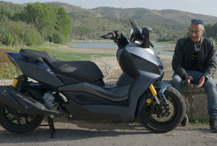 [Moto.it] - STORM-R 300: Diseño, potencia y precio competitivo.